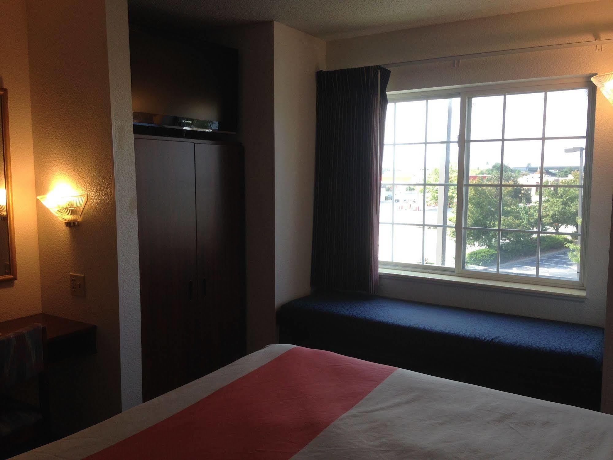 Motel 6-Olathe, Ks Buitenkant foto